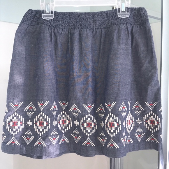 American Eagle festive skirt - Picture 2 of 3